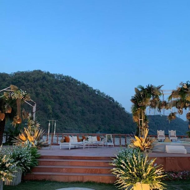 Riverside wedding in jim corbett