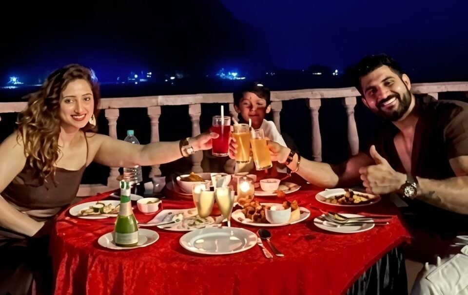 Riverside dinning